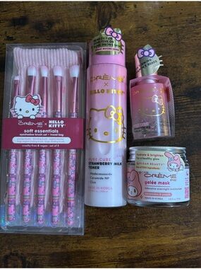 Sanrio Pink Hello Kitty Skincare & Brush Gift Set